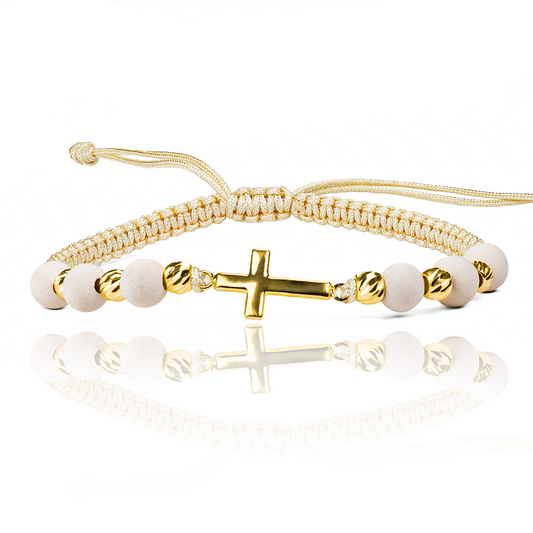 Pulsera Cruz L + Esferas #4 x 8 Facetadas de Joyería Caracas está hecha en oro 18k, con hilo coreano y bisutería de calidad. Con garantía de por vida y sin costo adicional.