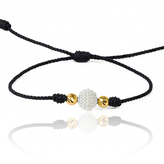 Pulsera Esferas Facetadas #5 de Joyería Caracas está hecha en oro 18k, con detalles en hilo coreano y bisutería de calidad. Con garantía de por vida y sin costo adicional.