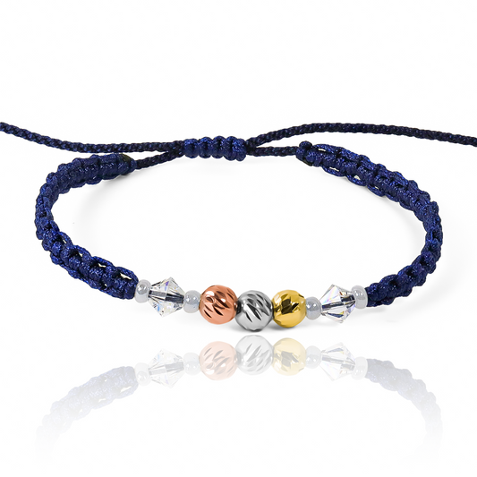 Pulsera Esferas Facetadas #5 x3 Tres Oros de Joyería Caracas está elaborada en oro 18k, con detalles en hilo coreano y bisutería de calidad. Con garantía de por vida y sin costo adicional.