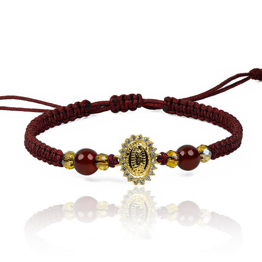 Pulsera Guadalupe M Cristales JT de Joyería Caracas está elaborada en oro 18k, con detalles en hilo coreano y bisutería de calidad. Con garantía de por vida y sin costo adicional.