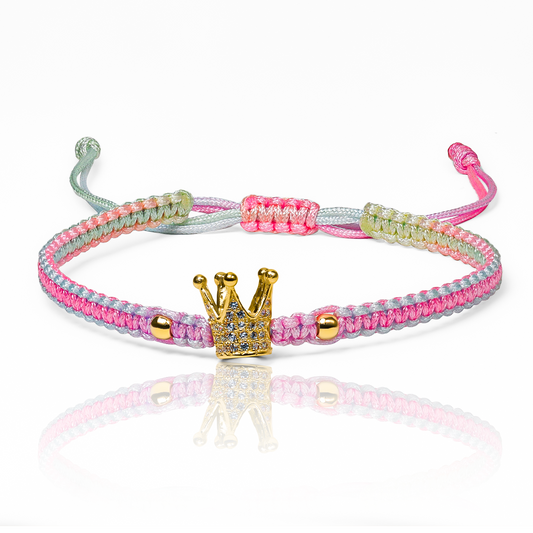 Pulsera Korona + Esferas #3mm de Joyería Caracas está hecha en oro 18k, con detalles en hilo coreano y bisutería de calidad. Con garantía de por vida y sin costo adicional.