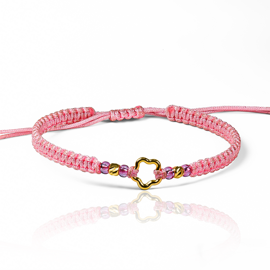 Pulsera Nube Lisa + Esferas #3 de Joyería Caracas está elaborada en oro 18k, con detalles en hilo coreano y bisutería de calidad. Con garantía de por vida y sin costo adicional.