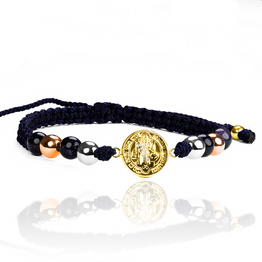 Pulsera San Benito L tres oros elaborada en Oro 18K por Joyería Caracas, con garantía para toda la vida.