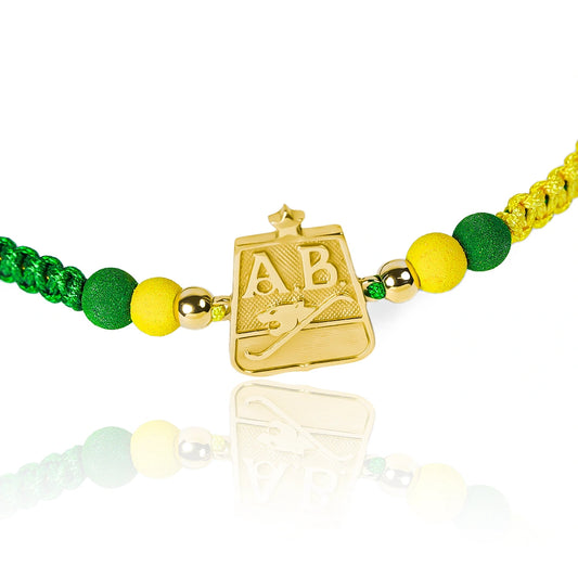 Pulsera Atlético AB Campeón de Joyería Caracas está elaborada en oro 18k, con detalles en hilo coreano y bisutería de calidad. Cuenta con garantía de por vida.