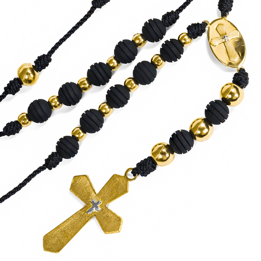 Rosario Tejido Neoprenos, fabricado en oro 18K por Joyería Caracas, cuenta con certificado de calidad y garantía de por vida.