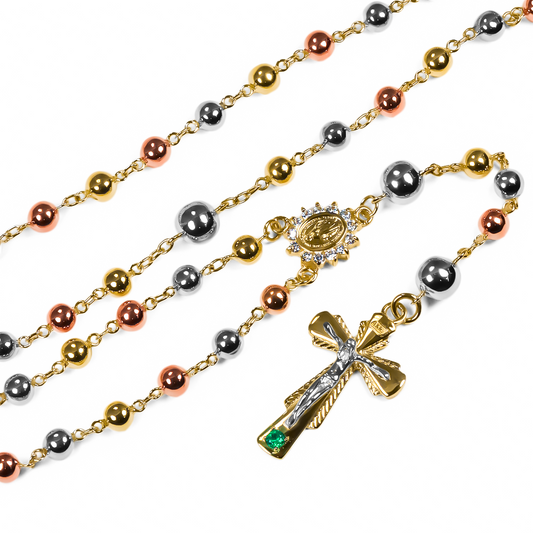 Rosario Tres Oros H Cruz Esmeralda MP, fabricado en Oro 18K por Joyería Caracas, cuenta con certificado de calidad y garantía para toda la vida.