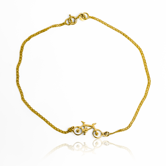 Tobillera bismarck Bici elaborada en oro 18K por Joyería Caracas, la cual cuenta con garantía de por vida.
