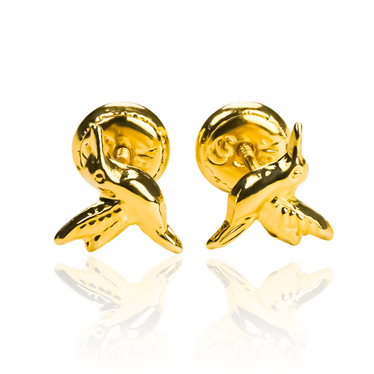 Topitos Colibrí son verdaderamente exclusivos, con un diseño exquisito en oro 18K de la prestigiosa Joyería Caracas. La calidad y la elegancia de esta pieza es insuperable, y con nuestra garantía de por vida, puedes estar seguro de que siempre lucirás increíble.