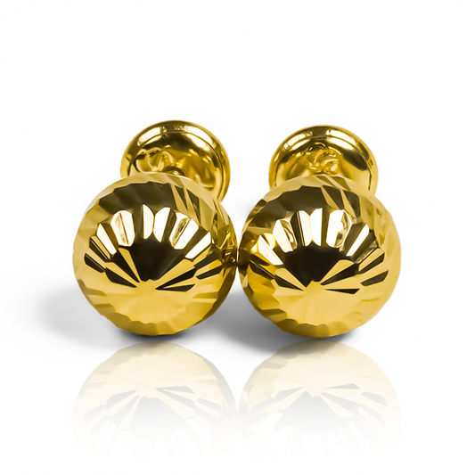 Topitos Esfera diamantada #8, adornado en oro 18K de la prestigiosa Joyería Caracas. Con garantía de por vida, esta pieza te asegura un toque exclusivo y duradero en tu colección de joyería. Disponible en una variedad de tamaños para adaptarse a tu estilo único.