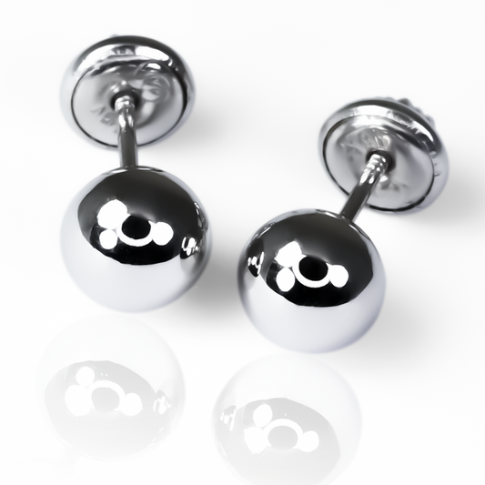 Los Topitos Esfera lisa #6 Oro blanco son una obra maestra de la joyería Caracas. Fabricadas con Oro 18K, estas piezas son elegantes y exclusivas. Con su garantía para toda la vida, nunca tendrá que preocuparse por su calidad. Disfrute de la belleza y el lujo con estos topitos esfera en oro blanco.