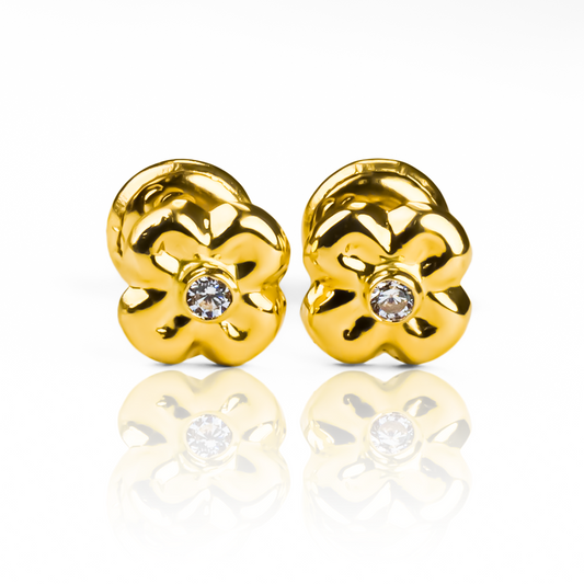 Topitos Flor 4 pétalos centro de cristal. Hecho con Oro 18K y diseñado por Joyería Caracas, este collar ofrece un toque de elegancia y sofisticación a cualquier atuendo. Con garantía de por vida, es una inversión que durará para siempre.