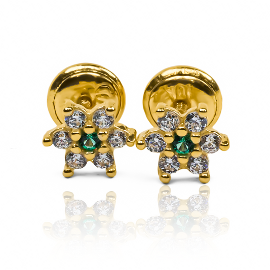 Descubre la elegancia y el estilo exclusivo de nuestros Topitos Flor cristal green JT SM. Hechos con oro de 18K de la prestigiosa Joyería Caracas, estos topitos te aseguran una garantía para toda la vida. Una joya que te acompañará en cada momento, creando un estilo distinguido y refinado.