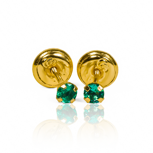 Experimente la elegancia y la exclusividad con nuestros Topitos Gema #2.5 4 uñas Esmeralda. Con un acabado de Oro 18K y diseñados por Joyería Caracas, estos topitos únicos le brindarán un toque de estilo y sofisticación a su atuendo. Además, nuestra garantía de por vida le asegura una calidad superior en cada uso.