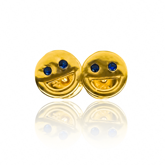 Los Topitos Happy Face de Joyería Caracas son una verdadera joya en oro 18K. Con garantía para toda la vida, podrás lucir tu rostro feliz y brillar con estilo y elegancia. Una inversión de calidad para siempre llevar una sonrisa en tu día a día.