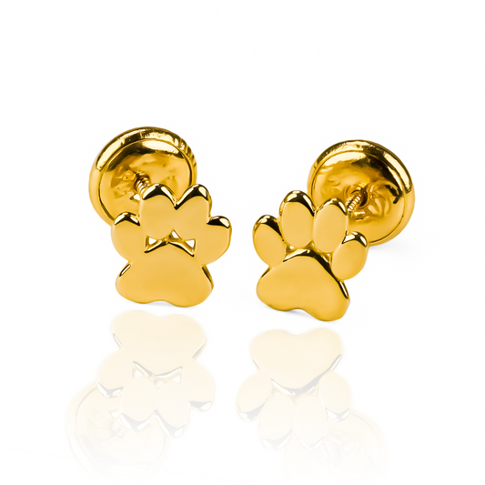 Descubre la elegancia de Topitos Huellitas lisas de Joyería Caracas. Fabricados en Oro 18K, estos topitos garantizan un toque exclusivo y duradero. Con su garantía para toda la vida, podrás lucirlos con confianza en cualquier ocasión.