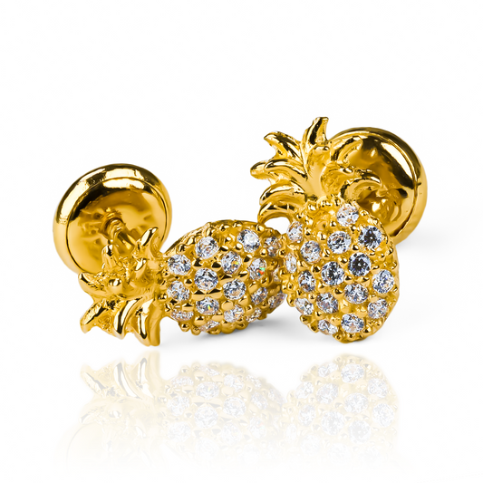 Topitos Piñas JT se refleja en su diseño de Oro 18 quilates de la exclusiva Joyería Caracas. Además de su belleza atemporal, cuenta con una garantía para toda la vida, asegurando su calidad y durabilidad. Una verdadera pieza de lujo para complementar su estilo con distinción.