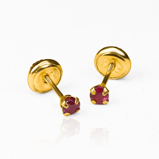 Topitos Rubí Natural 2,50 mm, elaborados en oro de 18K por Joyería Caracas, ofrece una garantía de por vida para tu tranquilidad.