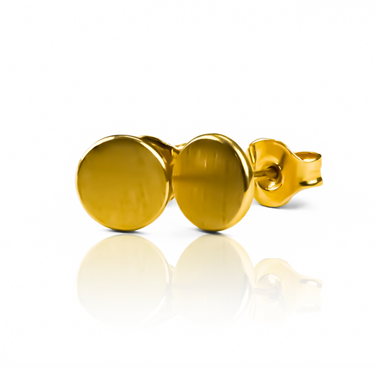 Topitos Rueda satinada L con un baño de Oro 18K. Hecho a mano por los expertos joyeros de Joyería Caracas, esta pieza es una verdadera obra de arte de lujo. Con garantía para toda la vida, es un accesorio exclusivo y atemporal que te acompañará siempre con estilo y refinamiento.