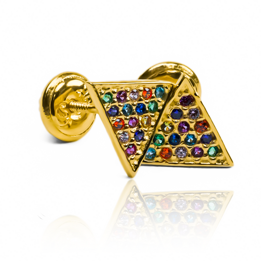 Disfruta de la elegancia y exclusividad con el Topitos Triangle multicolor JT. Confeccionado con Oro 18K y cuidadosamente elaborado por Joyería Caracas, esta pieza es un símbolo de lujo y sofisticación. Además, cuenta con una garantía para toda la vida, asegurando su calidad y durabilidad.
