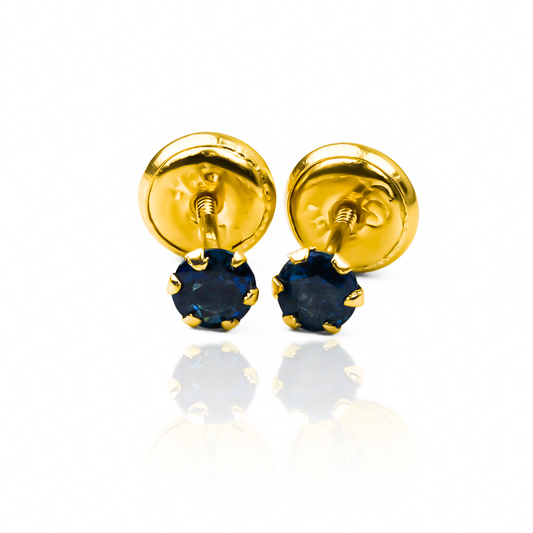 Descubre la belleza natural de los Topitos Zafiro de 3.0 mm en oro 18K de Joyería Caracas. Con su garantía de por vida, estos topitos son una inversión elegante y exclusiva que te acompañará en cualquier ocasión. Sumérgete en el lujo con la belleza de los zafiros naturales Topitos.