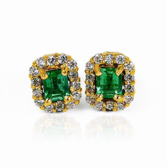 Topitos esmeralda rectangular en oro 18K por Joyería Caracas, cuenta con certificado de calidad y garantía de por vida.