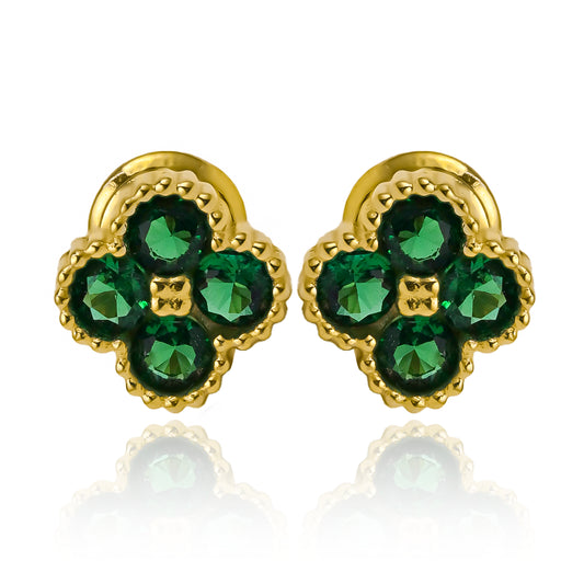 Topitos trébol 4 hojas L están hechos con oro de 18k de Joyería Caracas. Una pieza de alta calidad que refleja tu buen gusto y suerte.