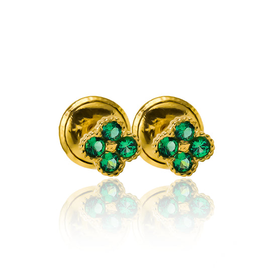 Topitos trébol S Green están hechos con oro de 18k de Joyería Caracas. Una pieza de alta calidad que refleja tu buen gusto y suerte.