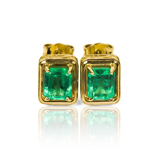 Aretes Emeralds Cuts fabricado en oro de 18k por Joyería Caracas, cuentan con certificado de calidad y garantía de por vida.