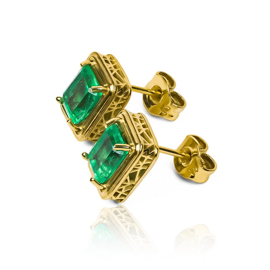 Aretes Emeralds Cuts fabricado en oro de 18k por Joyería Caracas, cuentan con certificado de calidad y garantía de por vida.