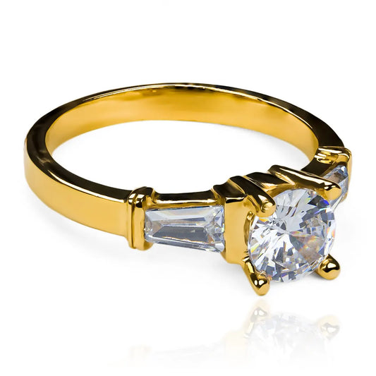 Anillo de compromiso trapezoide de Joyería Caracas. Hecho de oro 18k, cuenta con un certificado de calidad y garantía de por vida.