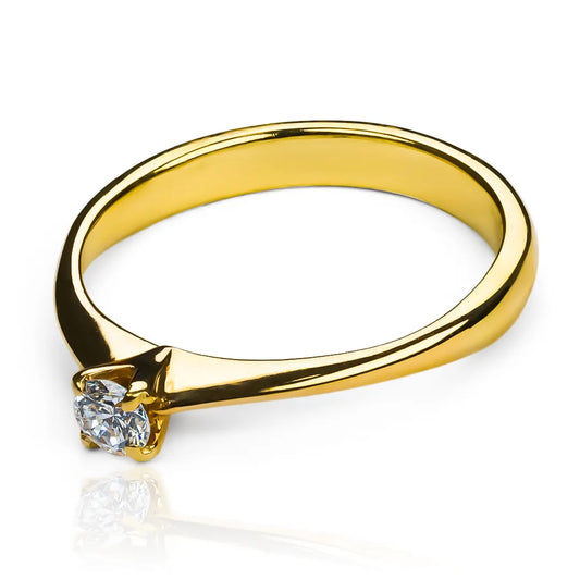 Anillo de compromiso Vii lo, hecho en Joyería Caracas en oro de 18k, cuenta con certificado de garantía para toda la vida.