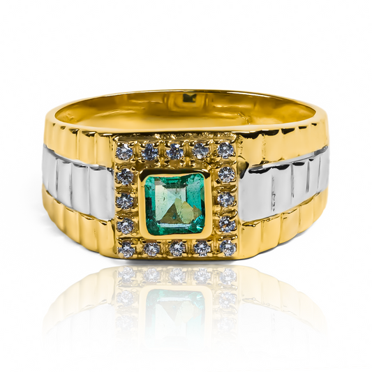 Anillo armis bicolor de oro 18k bicolor, adornado con una esmeralda de Joyería Caracas. Inspirado en la belleza de las piedras preciosas, garantizado de por vida.