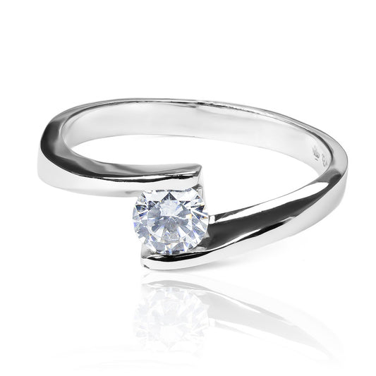 Anillo brenda III. Fabricado en oro 18k por Joyería Caracas, cuenta con certificado de calidad y garantía de por vida.