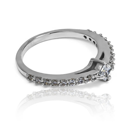 Anillo class selection fabricado en oro 18k por Joyería Caracas y cuenta con certificado de calidad y garantía de por vida.