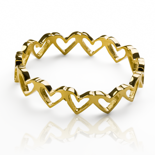 Nuestra Joyería Caracas con el anillo corazón sin fin. Diseñado en oro 18k, cuenta con garantía de por vida.
