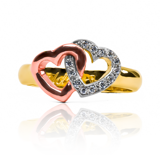 Anillo couple heart de Joyería Caracas es perfecto para simbolizar la unión de dos corazones en un amor duradero. Hecho de oro 18k, durará toda la vida gracias a nuestra garantía exclusiva.