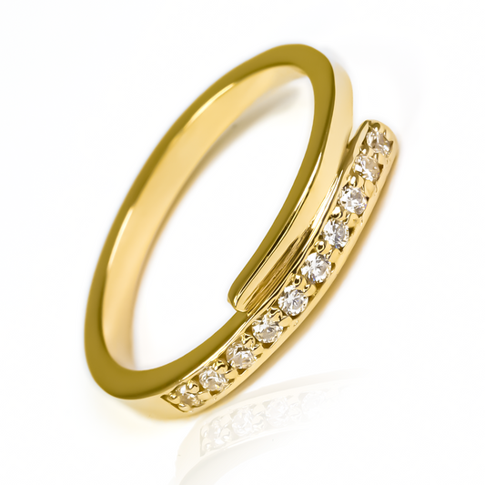 Anillo Cristal Snake de Joyería Caracas. Hecho en oro 18k, su diseño de serpiente y cristal evoca la belleza y el misterio. Con garantía de por vida.