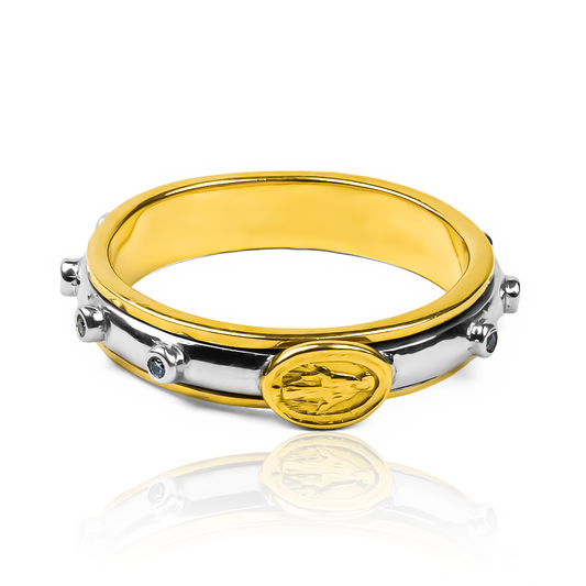 Anillo denario con movimiento bicolor de Joyería Caracas es una pieza de lujo en oro 18k. Su diseño exclusivo y garantía de por vida.