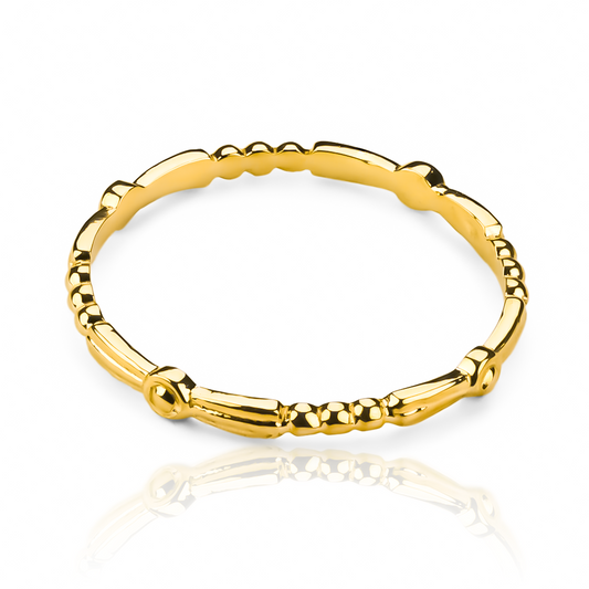 Nuestra Joyería Caracas, con nuestro anillo fragments de oro 18k. Experimenta su elegancia y exclusividad con su garantía para toda la vida.