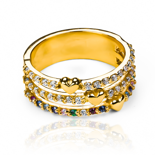 Anillo heart triplets JC es una joya de oro 18k de Joyería Caracas. Su diseño único y elegante con tres corazones enlazados simboliza el amor eterno. Con garantía de por vida.