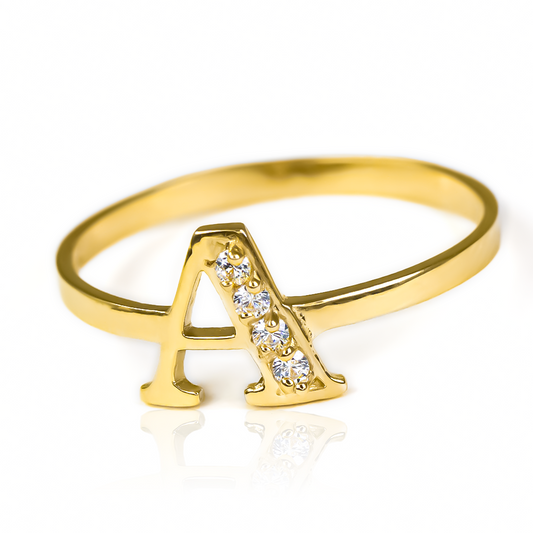Anillo Letra. Realizado en Joyería Caracas con oro 18k, con la garantía para toda la vida.