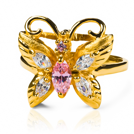 Anillo mariposa A J es una verdadera joya de la Joyería Caracas. Hecho de oro 18k, te garantiza elegancia y calidad de por vida.