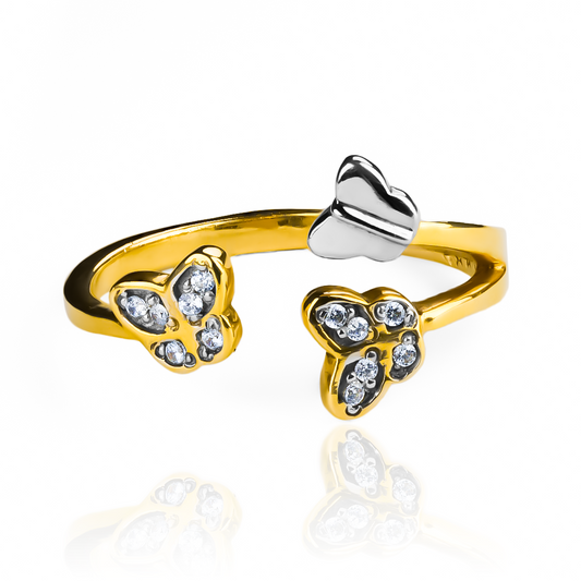 Anillo mariposa silvestre combina la elegancia de la Joyería Caracas con la calidad del oro 18k. Su diseño único y delicado simboliza la belleza natural y está respaldado con una garantía de por vida.