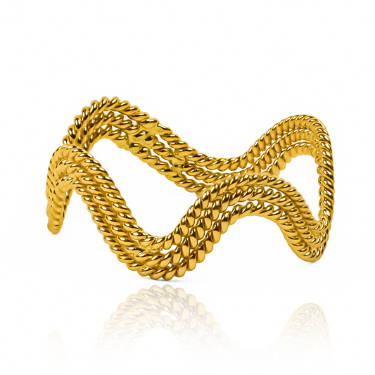 Anillo de Ondas entorchadas de Joyería Caracas. Hecho de oro 18k con una garantía para toda la vida.