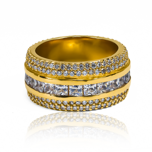 Anillo princess de Joyería Caracas está elaborado en oro 18k, brindando una exclusiva y duradera garantía para toda la vida.