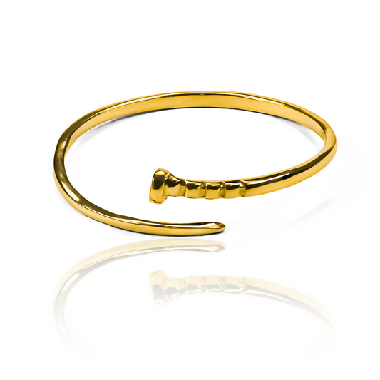 Anillo puntilla es una obra de Joyería Caracas única en su tipo. Hecho de oro 18k, es una verdadera elegancia que durará toda la vida. Con garantía incluida.