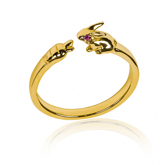 Anillo rabbit de Joyería Caracas es una elegante y exclusiva pieza de oro 18k que garantiza el lujo y la calidad para toda la vida.