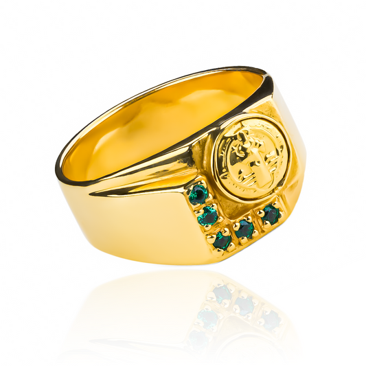 Joyería Caracas con nuestro exclusivo Anillo San Benito de oro 18k. No solo es una pieza de alta calidad, sino que también viene con una garantía de por vida.