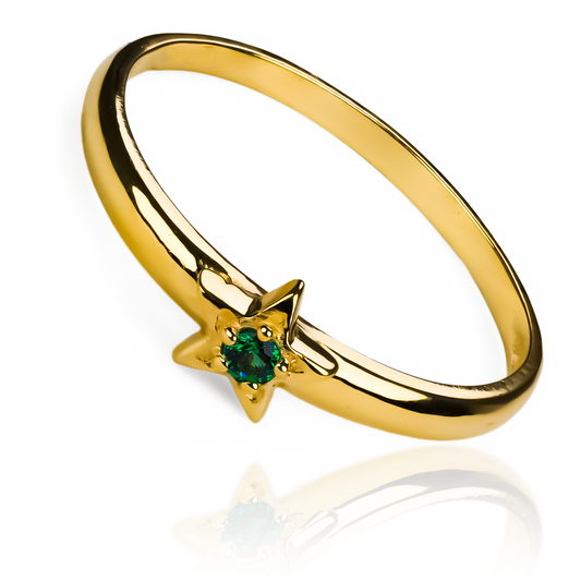 Anillo Star Green, fabricado en oro 18 por Joyería Caracas, cuenta con certificado de calidad y garantía de por vida.