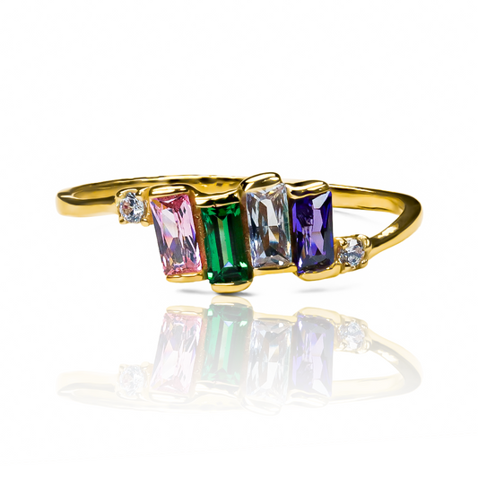 Anillo symmetry de Joyería Caracas. Hecho de oro 18k y con garantía para toda la vida, este accesorio es una inversión en lujo duradero.